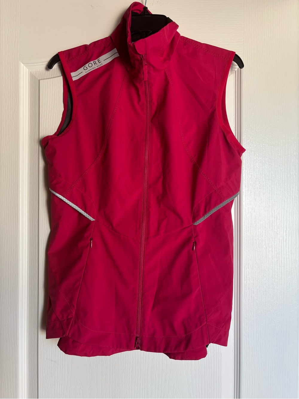 NEW Gore Running Wear Air Lady windstopper Wind Vest Size medium jazzy pink
